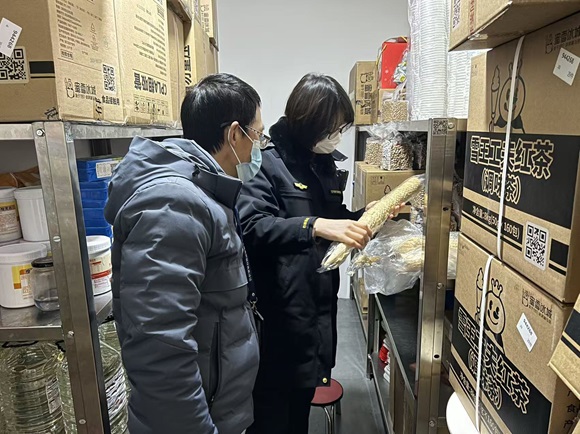 月山市場監(jiān)管所開展節(jié)前食品安全檢查 筑牢食品集中加工安全防線